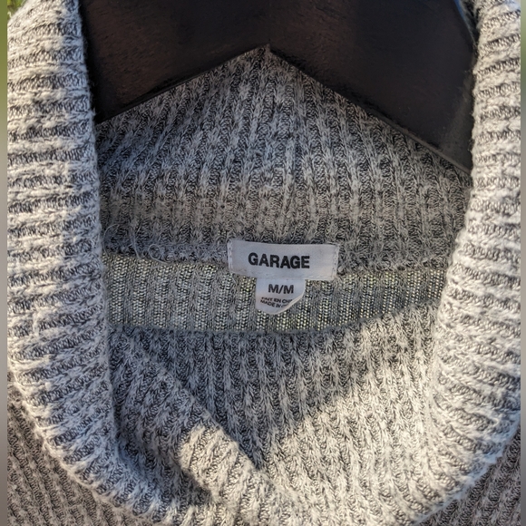 Gray cropped turtle neck - Picture 3 of 3